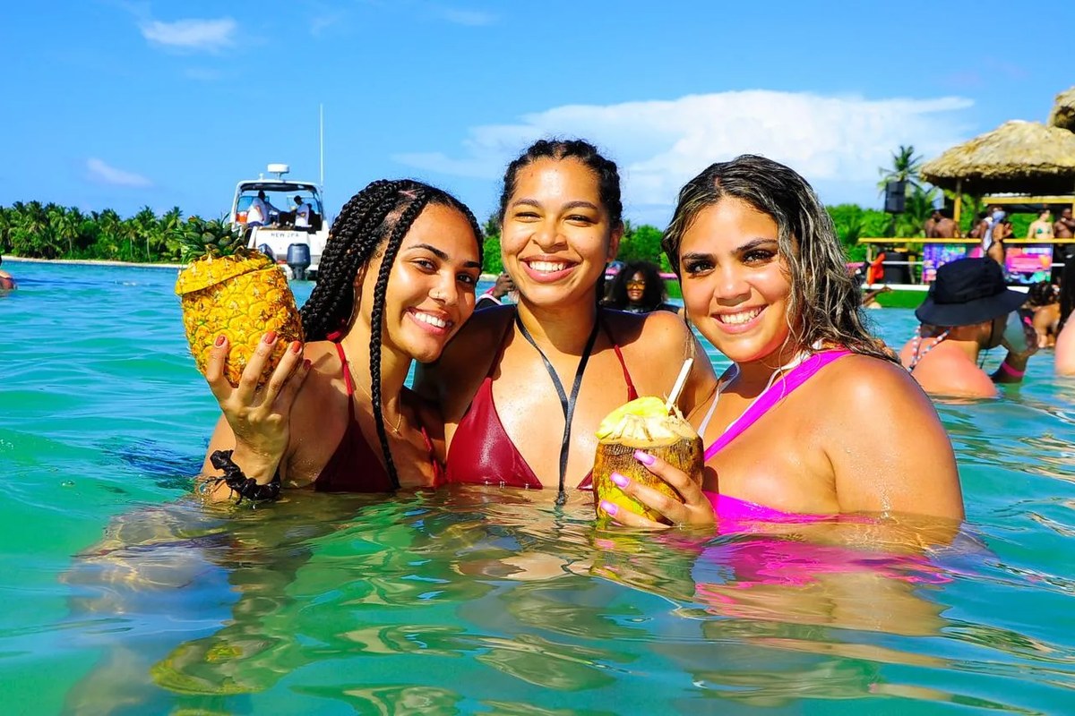 Ocean party boat and snorkeling tour in Punta Cana